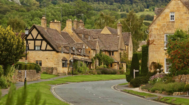 Old-World Grandeur, New-Age Comfort: Luxe Heritage Stays to Spoil Yourself